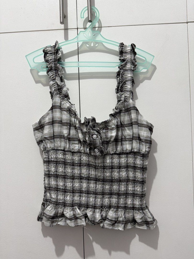 Cotton On Alina Shired Button Blouse (Category: Sleeveless) located in Pateros City. Submitted by wieepaa_ (Listing ID 1467488363, Image 2). Description: decluttering - guaranteed authentic - used once - not my fashion anymore.
