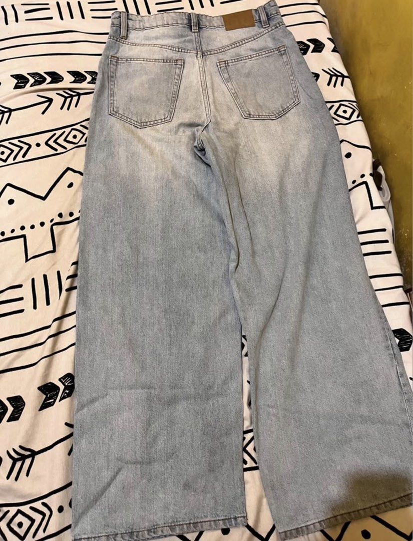 Cotton On Baggy Jeans (Category: Jeans) located in Marikina City. Submitted by manwhocantbemoved67 (Listing ID 1467496787, Image 3). Description: Light Wash Jeans Baggy fit 8.5/10 condition minimal heel drag and stain on leg hole Marikina loc dm for dimes.