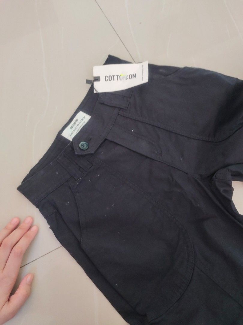Cotton on cargo pants (Category: Jeans) located in Aliaga. Submitted by kmapparel (Listing ID 1467601400, Image 3). Description: Size 22 L- 40.