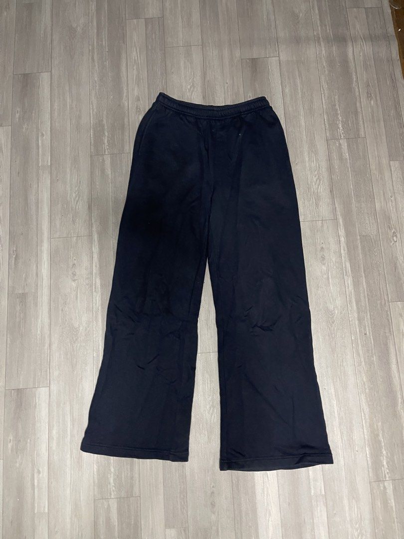 COTTON ON Navy Blue Sweatpants (Category: Other Bottoms) located in Quezon City. Submitted by closetbyellie_ (Listing ID 1467536336, Image 3). Description: Bought in Cotton On SG - Navy Blue - Good Quality .