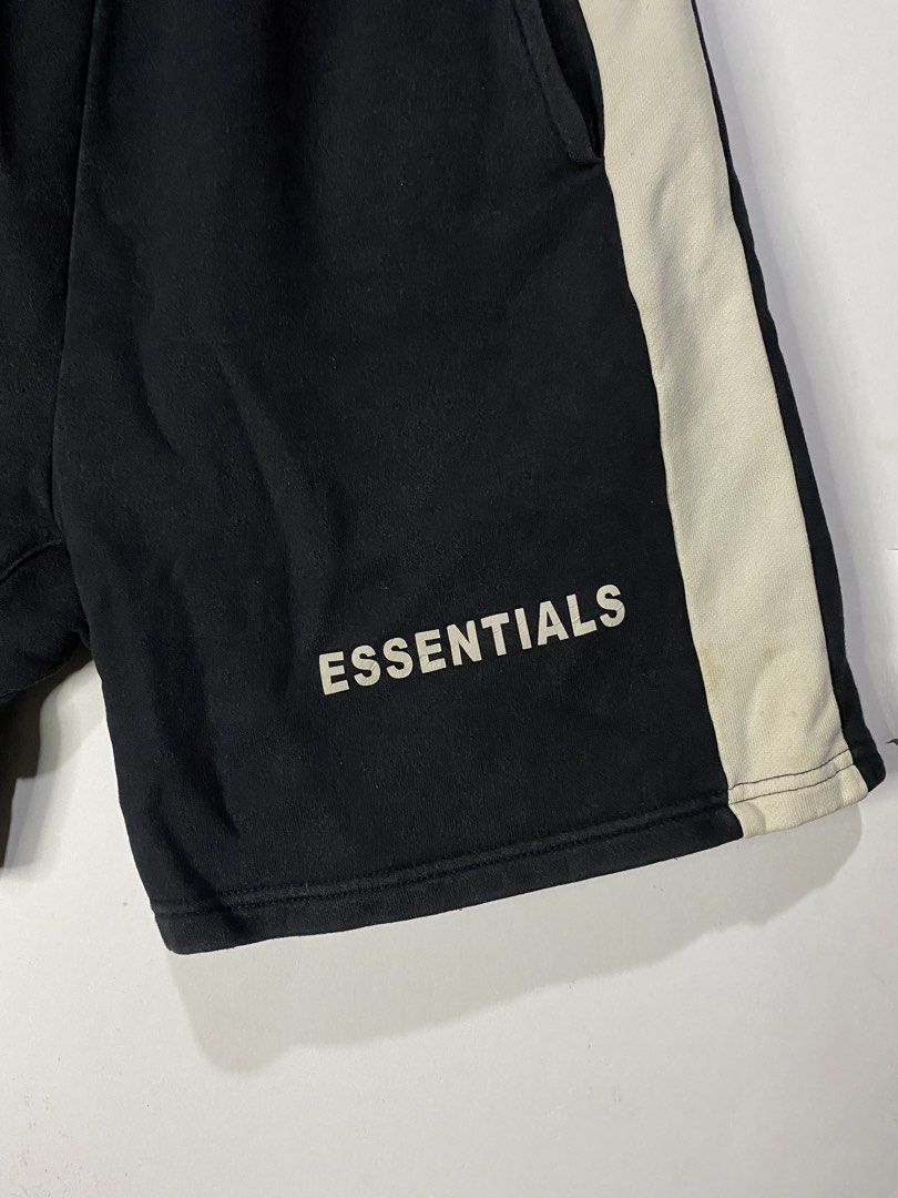COTTON SHORTS (Category: Shorts) located in Jaen. Submitted by oshimamark58418 (Listing ID 1467513196, Image 2). Description: - Brand: ESSENTIALS Fear of God - Color: Black with cream side stripes - Size: Medium (Waist: 30-32, Length: 18) - Material: 100% Cotton - Style: Casual streetwear, comfortable fit with elastic waistband and pockets - Condition: Good pre-owned condition.