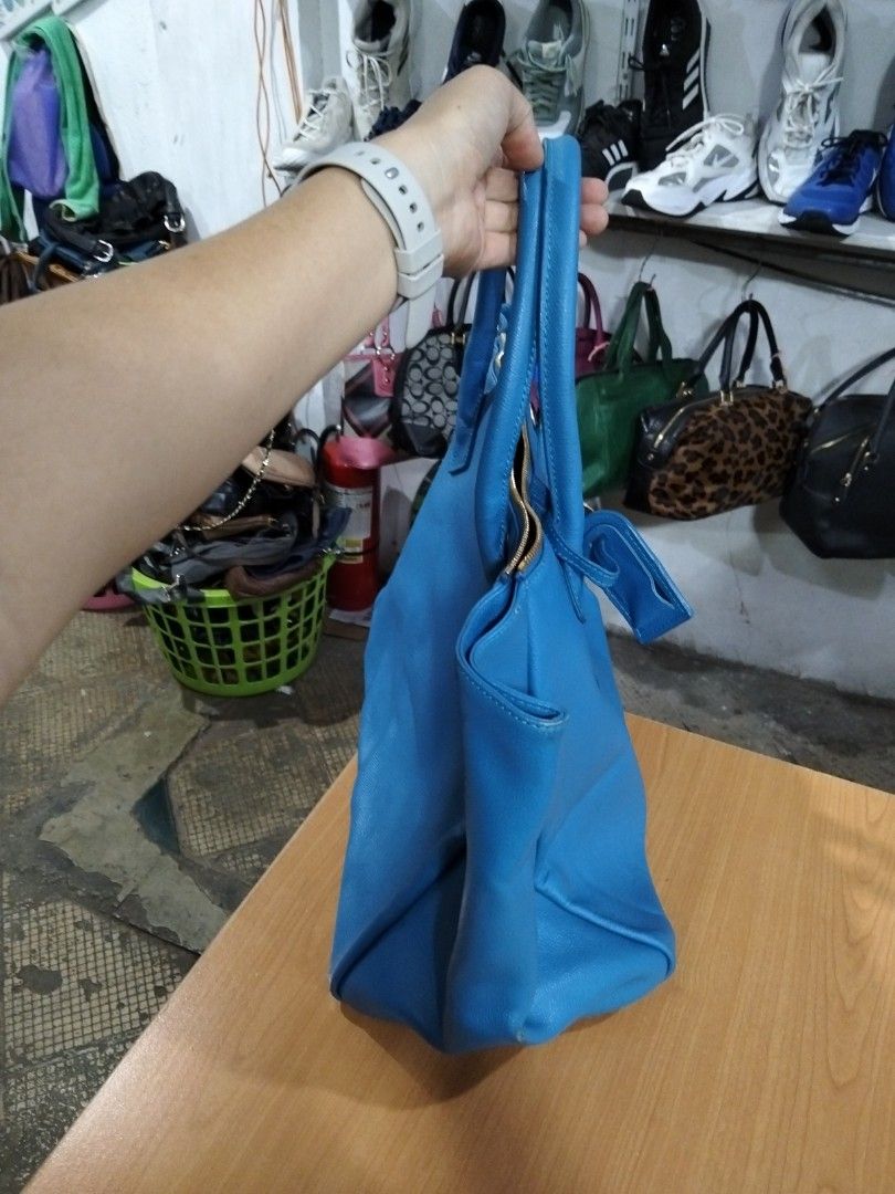 Couronne Bag (Category: Shoulder Bags) located in El Salvador. Submitted by francheskaukayukay (Listing ID 1467446783, Image 2). Description: .