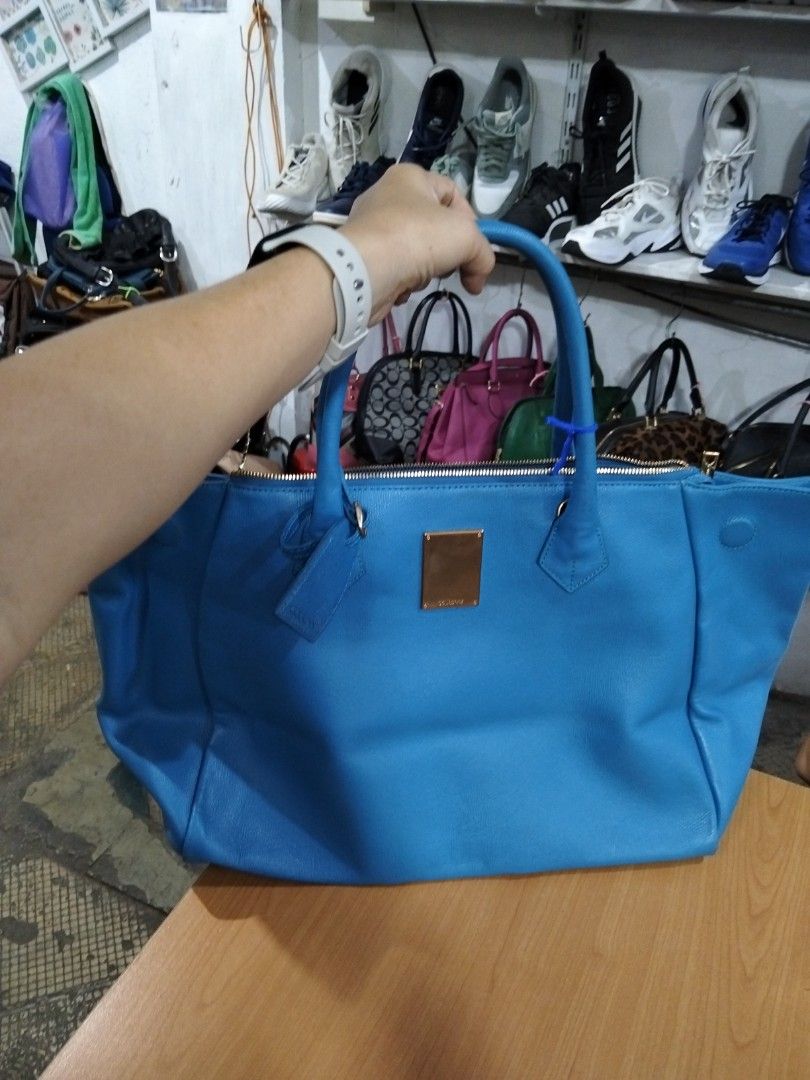 Couronne Bag (Category: Shoulder Bags) located in El Salvador. Submitted by francheskaukayukay (Listing ID 1467446783, Image 1). Description: .