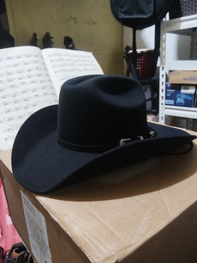 Cowboy Hat Felt Hardmould (Category: Caps & Hats) located in Baguio. Submitted by kikay_moto (Listing ID 1467369969, Image 1). Description: Cowboy Hat Baguio City area Shipping Nationwide.