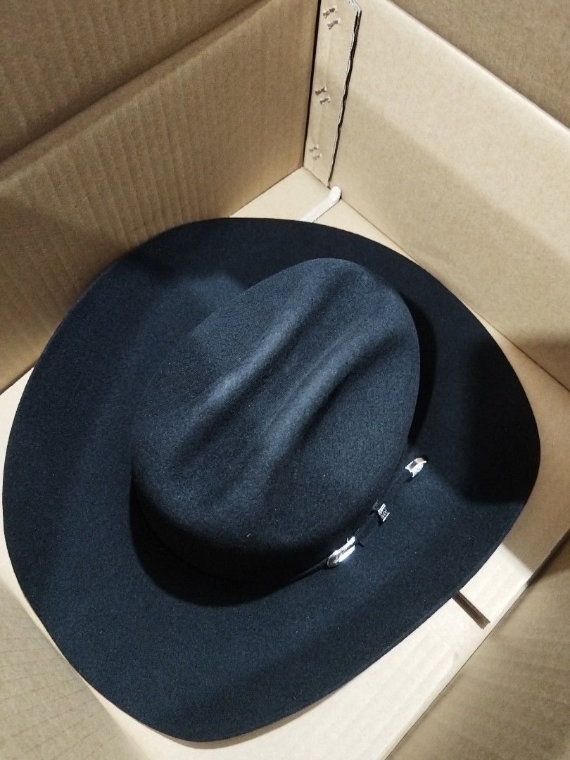 Cowboy Hat Felt Hardmould (Category: Caps & Hats) located in Baguio. Submitted by kikay_moto (Listing ID 1467369969, Image 2). Description: Cowboy Hat Baguio City area Shipping Nationwide.