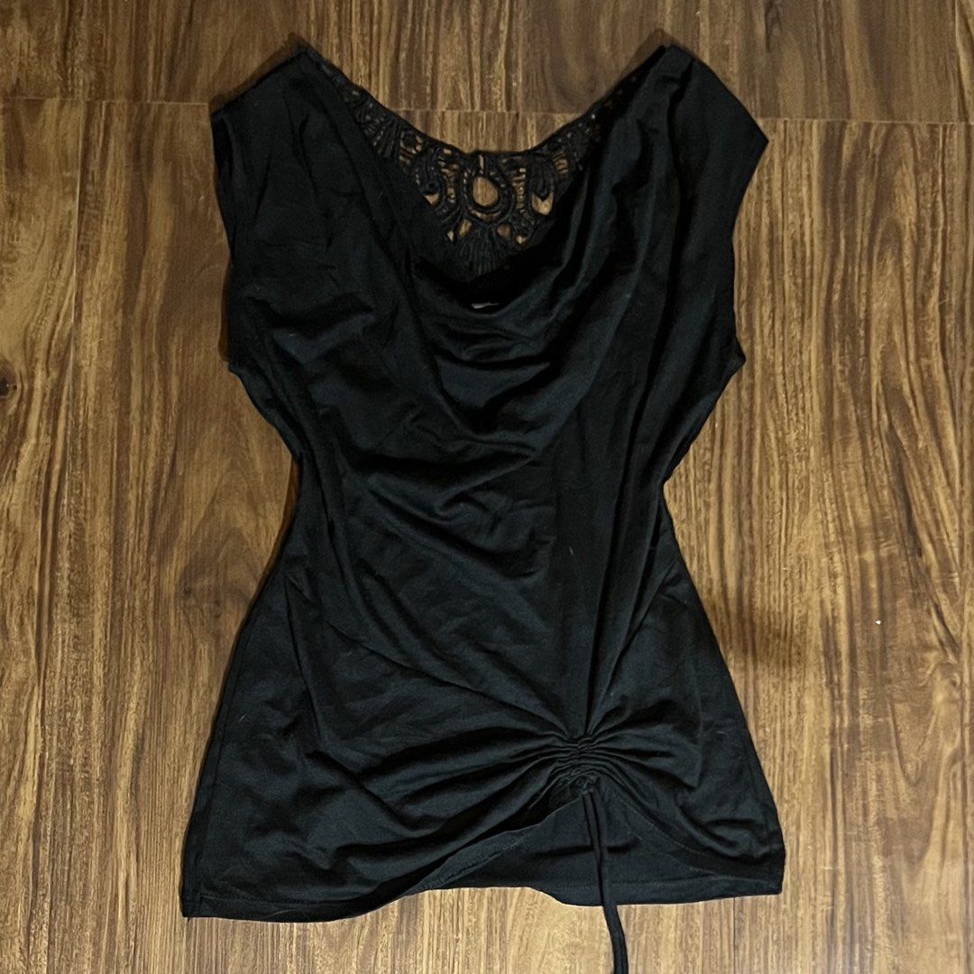 Cowl Neck Black Top 2000s Vintage (Category: Others Tops) located in Manila. Submitted by Pilarrrrr (Listing ID 1467571103, Image 1). Description: small to medium.