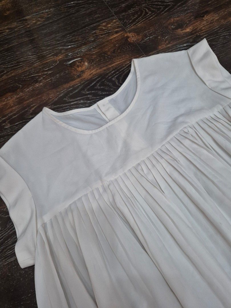 Cream Blouse (Category: Blouses) located in Santa Cruz. Submitted by deenem (Listing ID 1467374731, Image 3). Description: Lightly Used😍👌 No flaws👌 Can fit M-L Asian (Measurements laid flat in inches) Bust:19 Armhole:8 Lenght: 29.