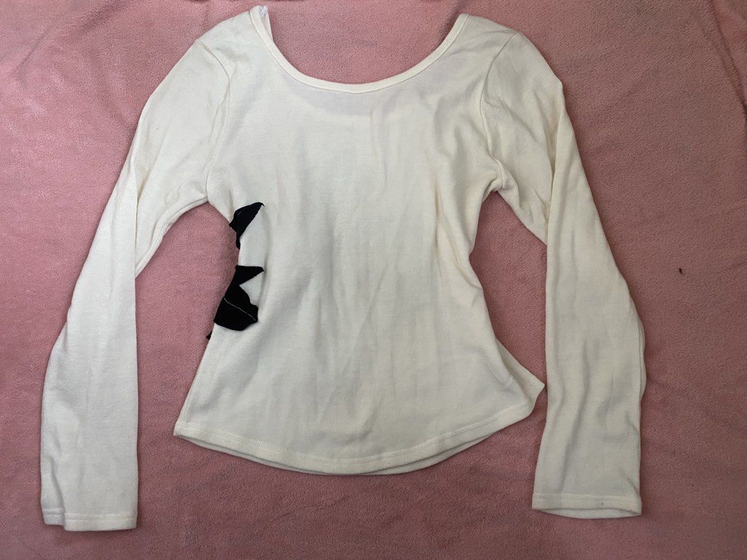 Cream Flower top (Category: Longsleeves) located in Caloocan City. Submitted by hoellyjane (Listing ID 1467370528, Image 2). Description: no other ww .