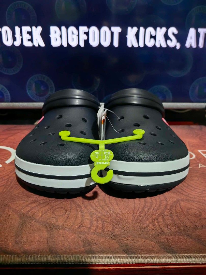 Crocs Crocband clog size 13 US (Category: Slippers & Slides) located in Pasig City. Submitted by titojek (Listing ID 1467476734, Image 2). Description: ⚠️ For sale only. 🔥 Brand new and legit Cr0cs Crocband clog size 13 US. 💵 2,500. Fixed price (3,745 SRP) 🛵 Lalamove or Grab ✈️ J&T and JRS (no rush shipping) 💳 Payment • Gcash or Security Bank ❌ Wala na akong meet up. ❌ Walang COD/COP. ❌ Walang Sh0pee checkout. 📍Pinagbuhatan, Pasig City 💡Act