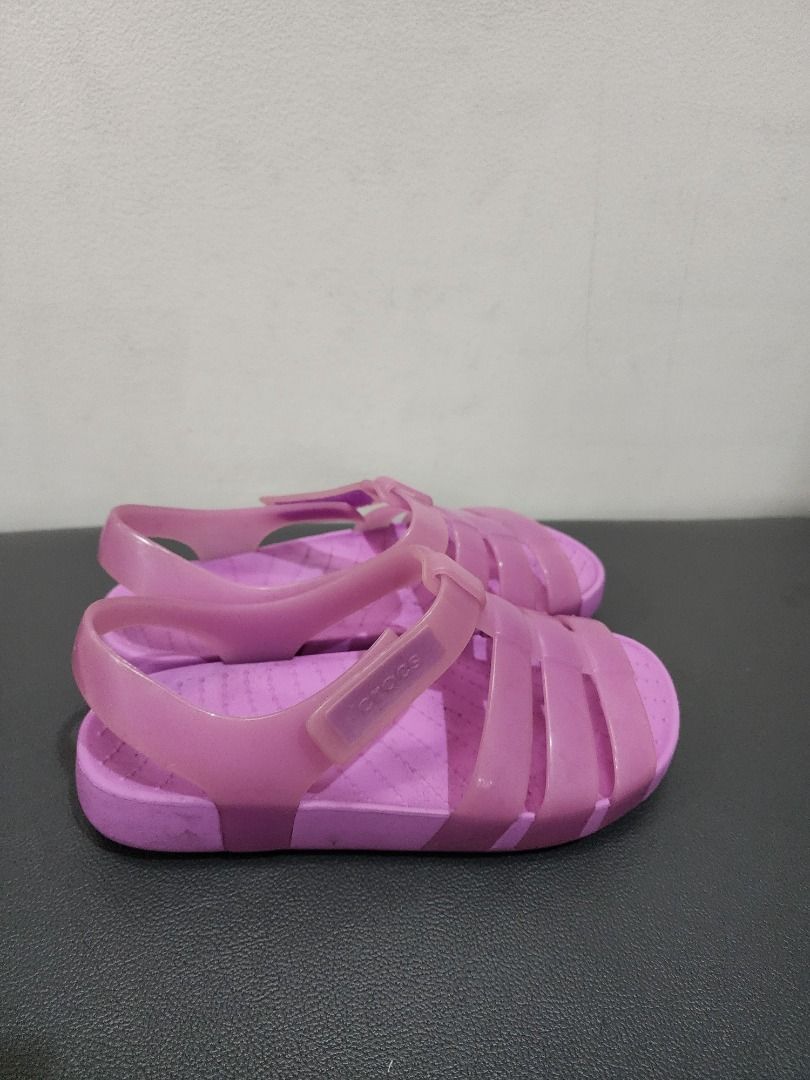 Original Crocs Pink Jelly Sandals (Category: Babies & Kids Fashion) located in Quezon City. Submitted by deesell.1907 (Listing ID 1467410360, Image 1). Description: Crocs Kids’ Isabella Jelly Sandal – Pink | Size J3 Cute, comfy, and perfect for sunny days! These Crocs Isabella sandals have translucent pink jelly straps and a cushioned Croslite™ footbed for all-day comfort. They’re lightweight, water-friendly, and easy to clean, which makes them g