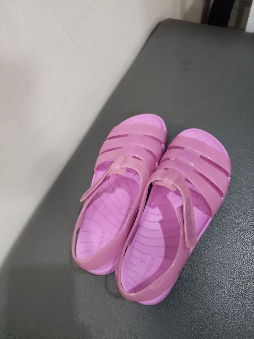 Original Crocs Pink Jelly Sandals (Category: Babies & Kids Fashion) located in Quezon City. Submitted by deesell.1907 (Listing ID 1467410360, Image 3). Description: Crocs Kids’ Isabella Jelly Sandal – Pink | Size J3 Cute, comfy, and perfect for sunny days! These Crocs Isabella sandals have translucent pink jelly straps and a cushioned Croslite™ footbed for all-day comfort. They’re lightweight, water-friendly, and easy to clean, which makes them g