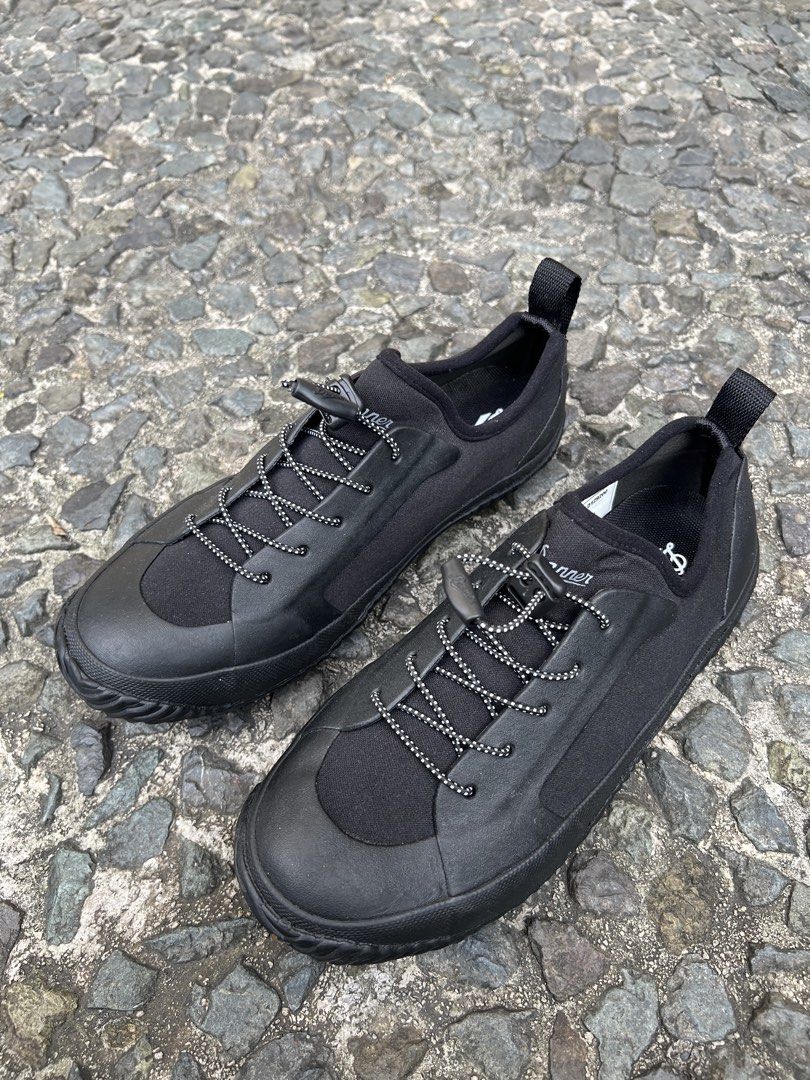 Danner Wraptop Lace LT (Category: Sneakers) located in Manila. Submitted by -handpick- (Listing ID 1467475039, Image 3). Description: Danner Wraptop Lace LT lightweight, waterproof outdoor rubber and neoprenesneaker featuring a quick-release toggle lacing system. Size : US 8 Sign of wear in good condition .