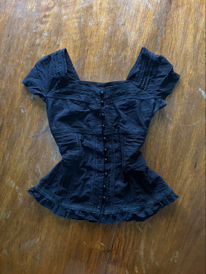 Dark Coquette Milkmaid Buttondown Top (Category: Blouses) located in Manila. Submitted by da.rrel.real (Listing ID 1467458801, Image 1). Description: ⋆˚꩜｡ details ⋆˚꩜｡ size : small-medium issues : none color rate : 9/10 .✦ ݁˖ rules .✦ ݁˖ * no return / refund / exchange * you ask for more photos if you're SURE BUYER * shipping fee is shouldered by buyers unless stated otherwise (loc: Baguio City) love, darrel 𝜗𝜚⋆₊˚ .