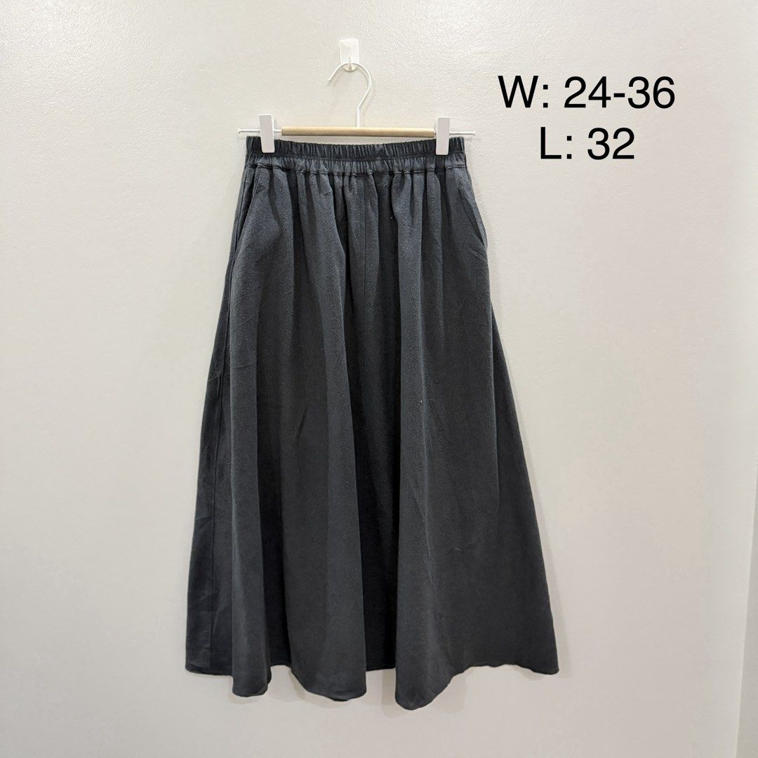 Dark Grey Elastic Waist Long Skirt (Category: Skirts) located in Rodriguez. Submitted by jrms23 (Listing ID 1467600668, Image 1). Description: - Color: Dark grey - Length: 32 inches - Waist: Stretchy elastic fits 24 to 36 inches - Features: Deep side pockets, flowy flared silhouette - Condition: Clean, ready to wear - Easy to pair with any basic top.