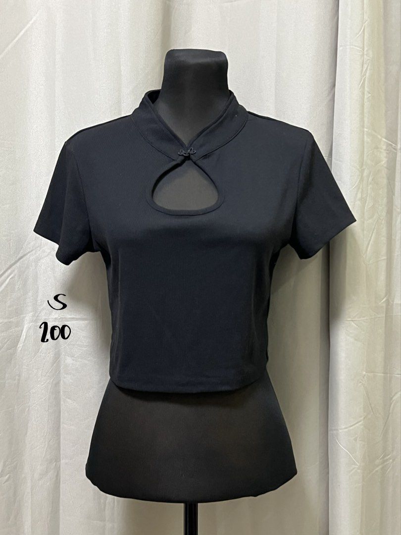 Dazy mandarin collar cutout crop top black (Category: Blouses) located in Las Pinas. Submitted by jilanah (Listing ID 1467571785, Image 1). Description: .