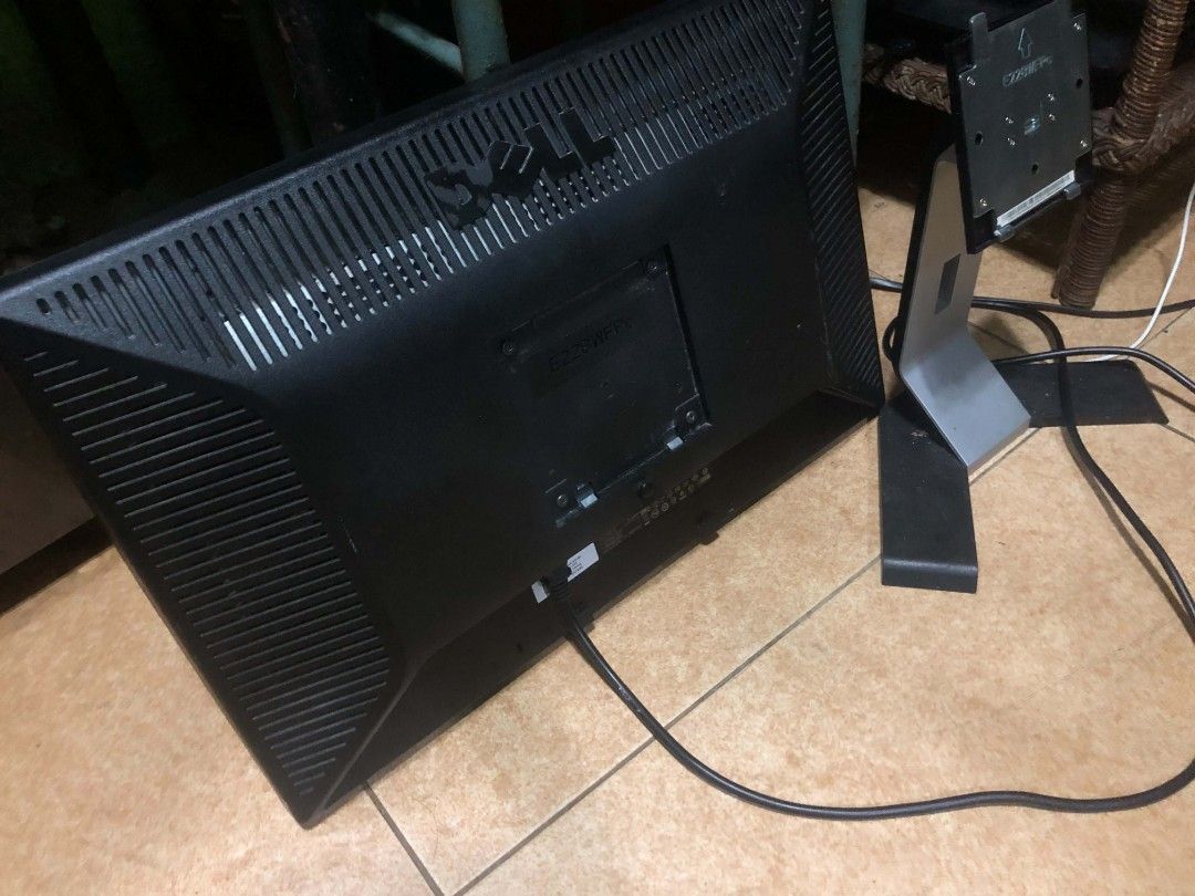 Dell E228WFP (Category: Monitor Screens) located in Manila. Submitted by ron_technthrift.2 (Listing ID 1467372387, Image 3). Description: Dell E228WFP 22-inch widescreen monitor Inclusion:power cord No issue 1.5k Tondo manila loc.