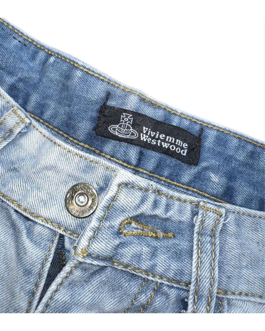 Denim Shorts Rolled Cuffs (Category: Shorts) located in Bacoor. Submitted by pickedbykoko (Listing ID 1467401249, Image 3). Description: Size: 28 inches Length: 9 inches Condition: Very Good Colors may appear slightly different depending on lighting and your screen. 🏷 ₱88.00 Code: K12 Note: the tag says vivieMMe not vivieNNe westwood.