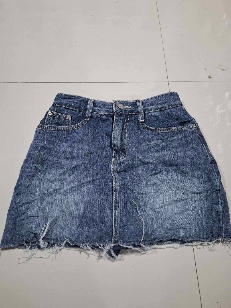 Denim skirt (Category: Skirts) located in Cordova. Submitted by mielvic (Listing ID 1467505809, Image 1). Description: Denim skirt for sale small size.
