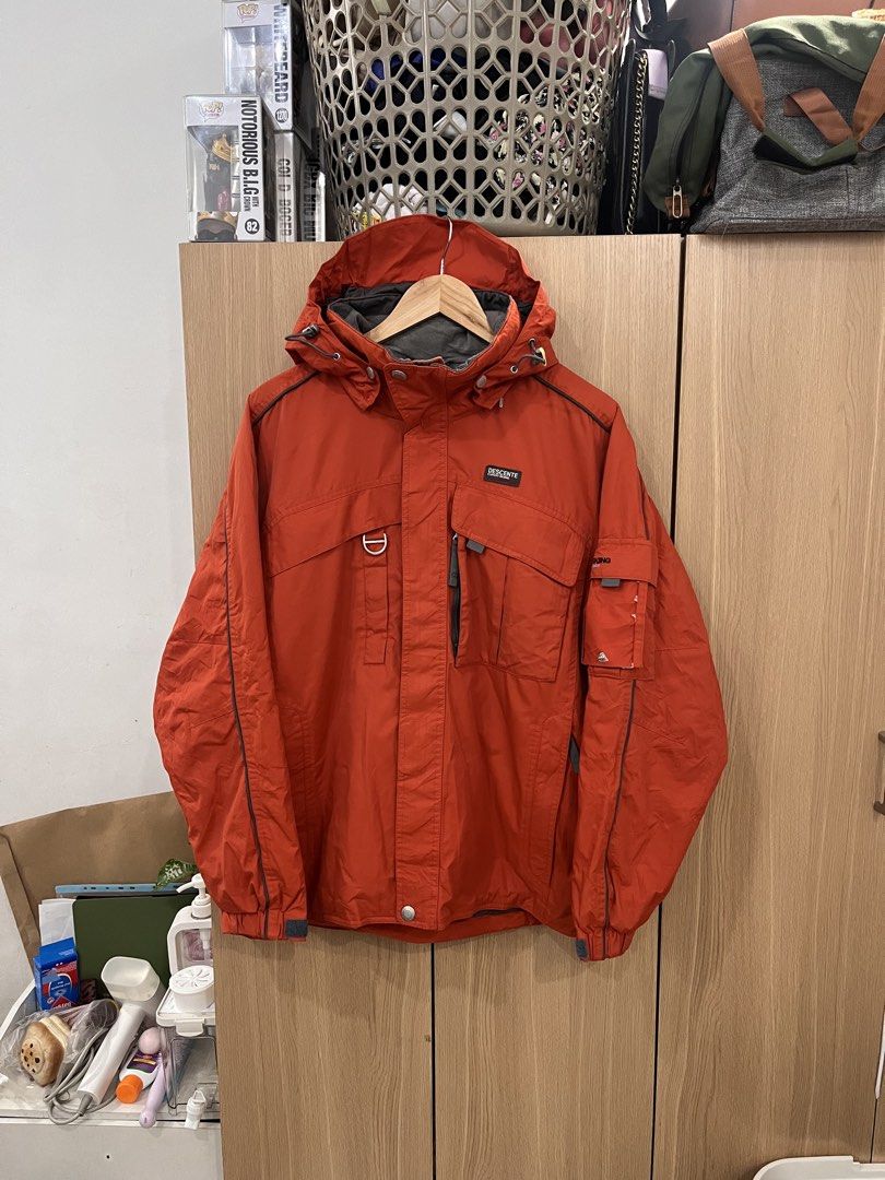 Descente Outdoor/Ski Jacket (Category: Coats, Jackets and Outerwear) located in Mandaluyong City. Submitted by tatin_abad07 (Listing ID 1467385775, Image 1). Description: Descente Outdoor/Ski Jacket Large, 23x29 Condition: 10/10 ₱680.00.
