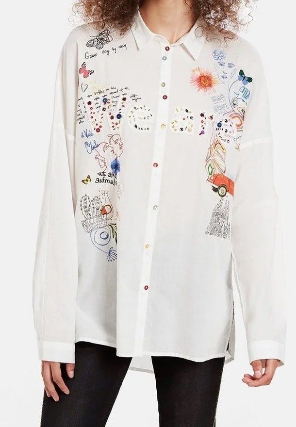 Desigual beaded sequins details graphic polo (Category: Longsleeves) located in Baguio. Submitted by thecloset.bg (Listing ID 1467550119, Image 1). Description: .