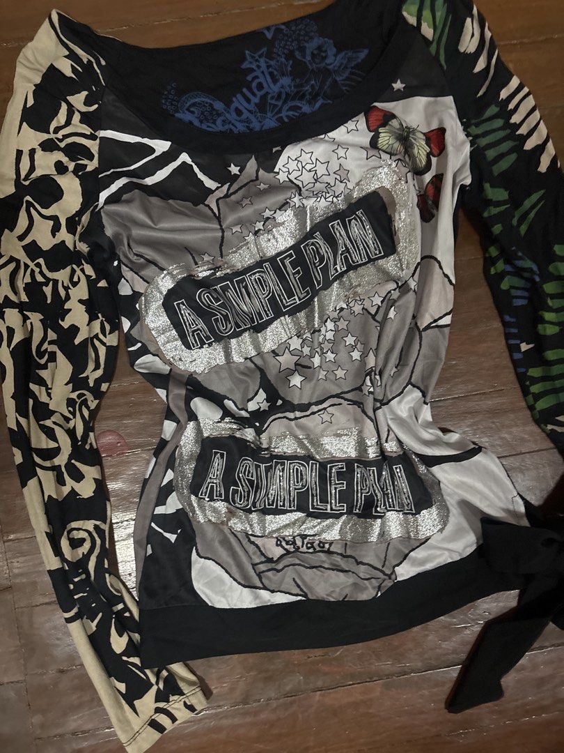 Desigual Graphic Longsleeves (Category: Longsleeves) located in Manila. Submitted by da.rrel.real (Listing ID 1467474326, Image 2). Description: ⋆˚꩜｡ details ⋆˚꩜｡ best fits : small-medium issues : incomplete beads color rate : 9/10 .✦ ݁˖ rules .✦ ݁˖ * no return / refund / exchange * you ask for more photos if you're SURE BUYER * shipping fee is shouldered by buyers unless stated otherwise (loc: Baguio City) love, darrel 𝜗𝜚⋆₊˚ .