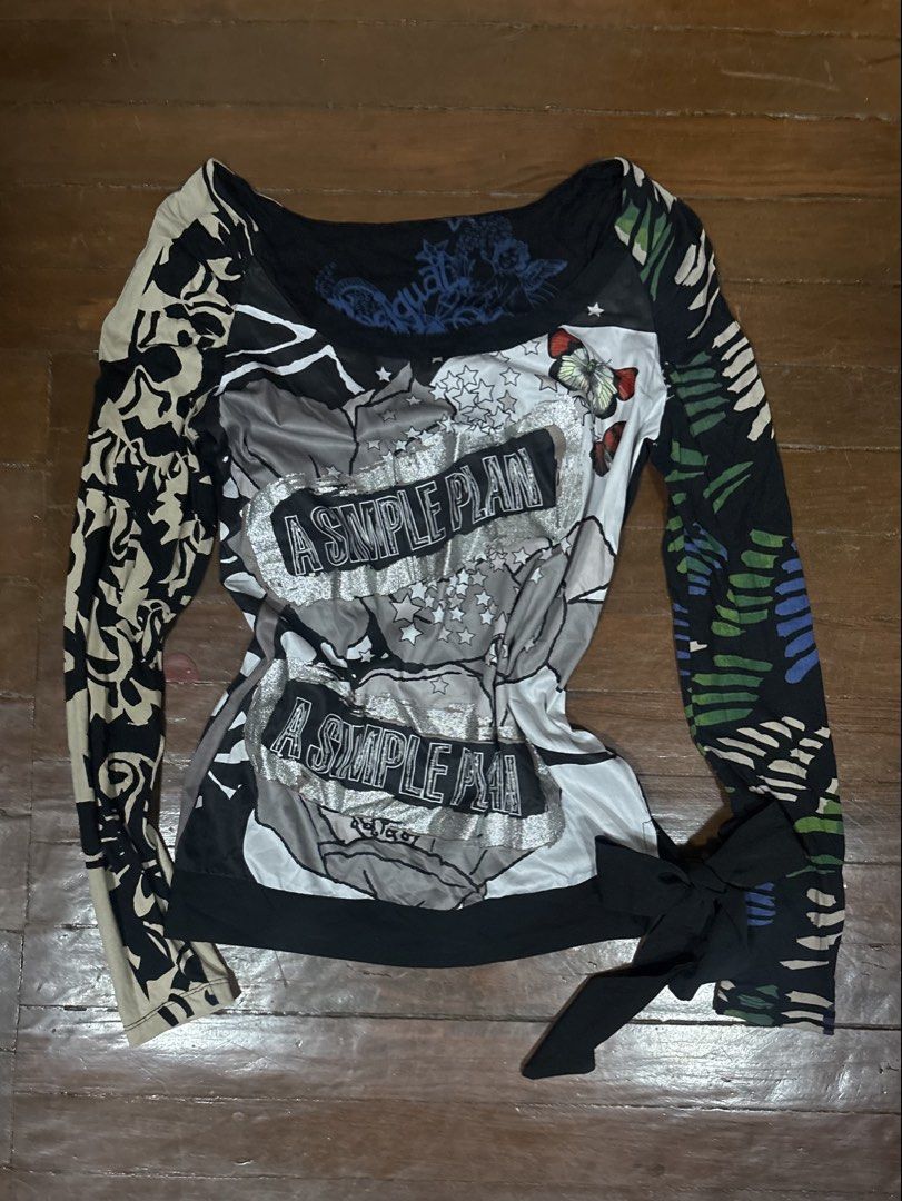 Desigual Graphic Longsleeves (Category: Longsleeves) located in Manila. Submitted by da.rrel.real (Listing ID 1467474326, Image 1). Description: ⋆˚꩜｡ details ⋆˚꩜｡ best fits : small-medium issues : incomplete beads color rate : 9/10 .✦ ݁˖ rules .✦ ݁˖ * no return / refund / exchange * you ask for more photos if you're SURE BUYER * shipping fee is shouldered by buyers unless stated otherwise (loc: Baguio City) love, darrel 𝜗𝜚⋆₊˚ .