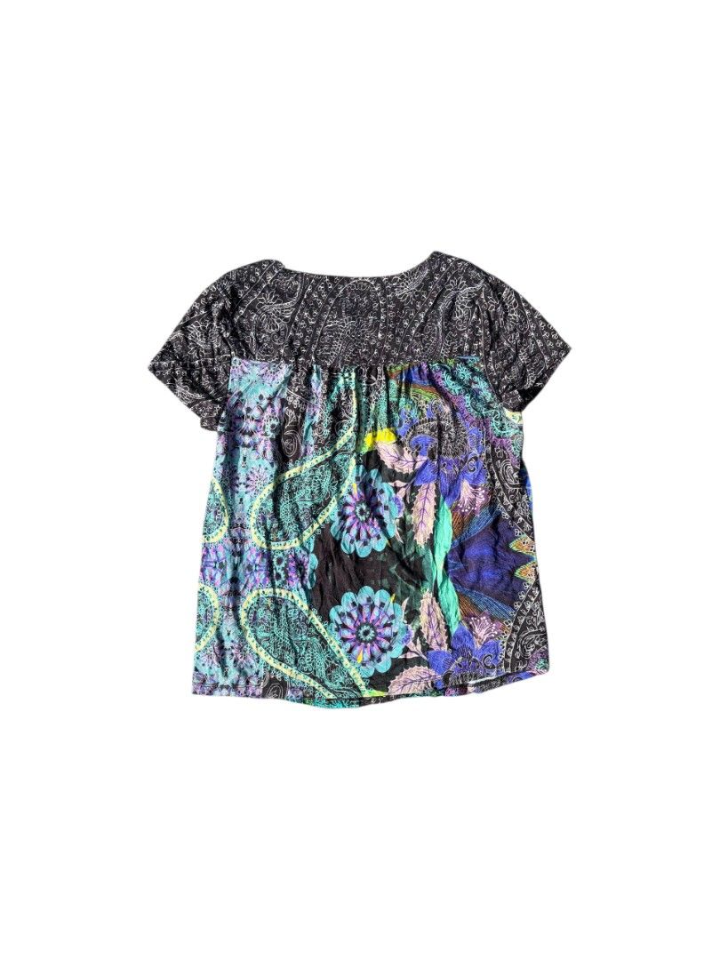 Desigual Paisley Psychedelic Graphic Top (Category: Others Tops) located in Davao. Submitted by wildhearts121 (Listing ID 1467467498, Image 2). Description: XS Like new No flaws.