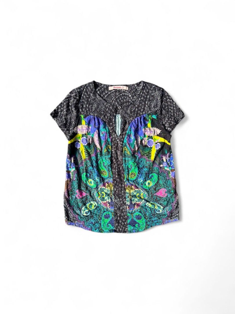 Desigual Paisley Psychedelic Graphic Top (Category: Others Tops) located in Davao. Submitted by wildhearts121 (Listing ID 1467467498, Image 1). Description: XS Like new No flaws.