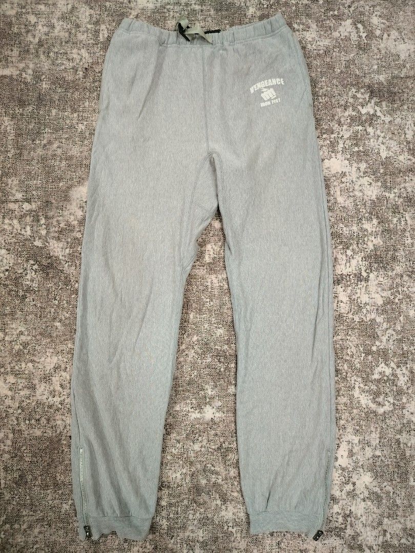 Devilock sweatpants (Category: Joggers) located in Langkap. Submitted by moonbundle (Listing ID 1467526206, Image 1). Description: Devilock sweatpants Saiz M Pinggang 29 tarik 36 inci Panjang 43 inci Kondisi 8.9/10.
