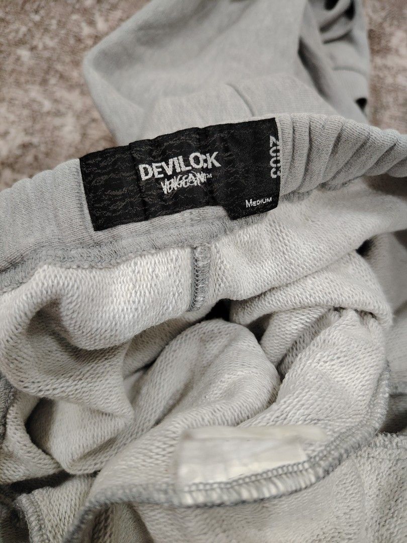 Devilock sweatpants (Category: Joggers) located in Langkap. Submitted by moonbundle (Listing ID 1467526206, Image 2). Description: Devilock sweatpants Saiz M Pinggang 29 tarik 36 inci Panjang 43 inci Kondisi 8.9/10.