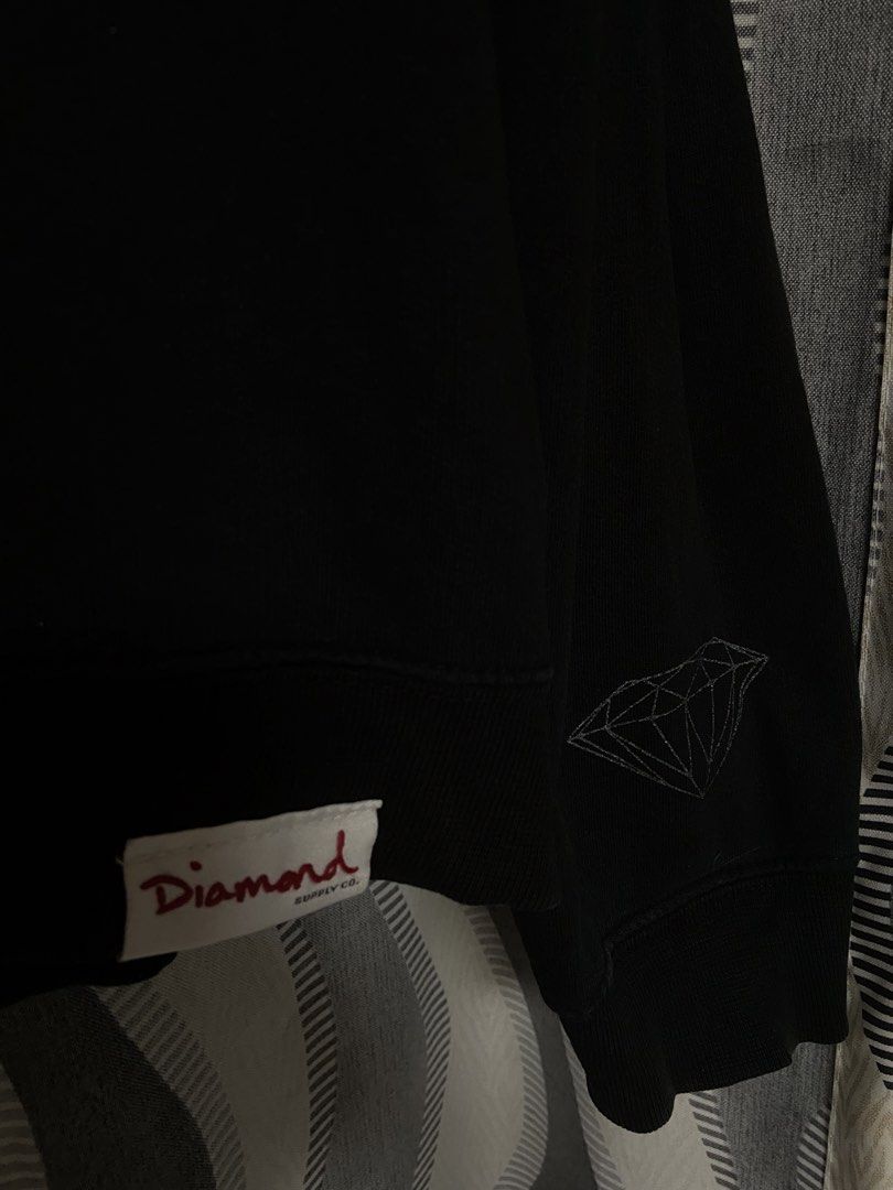 Diamond Supply Co. Black Sweatshirt Small (Category: Coats, Jackets and Outerwear) located in Manila. Submitted by oldso.ulfinds (Listing ID 1467600601, Image 3). Description: Diamond sweater Excellent condition Colorrate:9/10 Dimes:23x26.