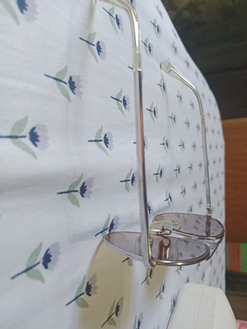 Diane von Furstenberg Aviator Sunglasses with Case (Category: Sunglasses & Eyewear) located in San Miguel. Submitted by chriswajer65155 (Listing ID 1467376177, Image 2). Description: - Brand: Diane von Furstenberg - Style: Classic aviator / pilot with double brow bar - Frame: Silver metal - Lenses: Gradient with unique floral reflection, 100% clean and scratch-free - Inclusion: Original white hard case with gold branding - Condition: Excellent, r