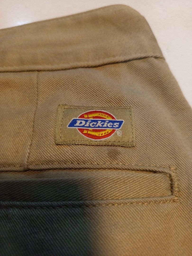 Dickies Double Patch Khaki (Category: Shorts) located in Manila. Submitted by tungtungseller (Listing ID 1467512225, Image 2). Description: DICKIES DOUBLE PATCH WAIST 36 LENGTH24 LEG OPENING 14 NO HIDDEN ISSUES, STAINS LANG TALAGA - Condition: Pre-owned with mild stains throughout the front and back - Best for: Work, skate sessions, or casual wear.