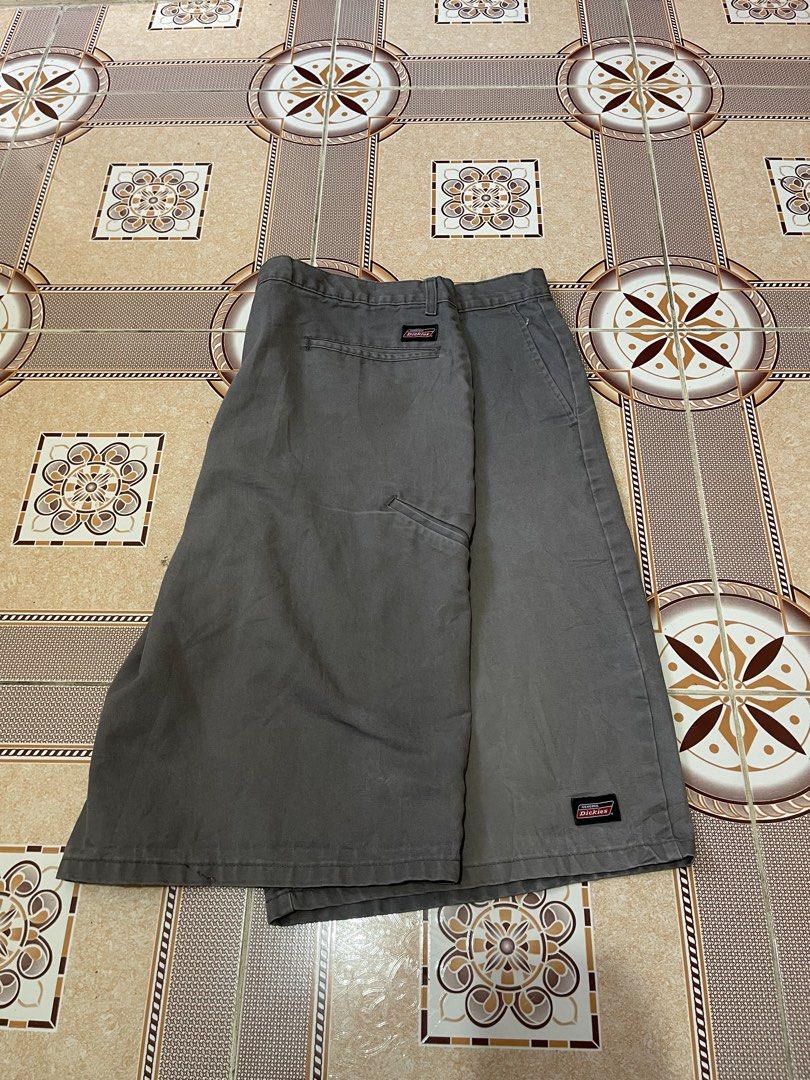 Dickies Genuine Double Patch (Category: Shorts) located in Cabuyao City. Submitted by jeirussamson897 (Listing ID 1467462471, Image 1). Description: Dickies Genuine Double Patch 44-46 waistline 25 length excellent condition needwash has sign of ussages fade tag 8.5-9/10 349+sf.