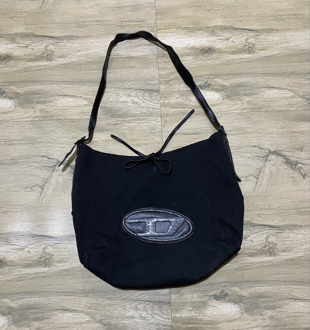 Diesel Shoulder Bag (Category: Shoulder Bags) located in San Carlos City. Submitted by latumsthrift (Listing ID 1467481232, Image 1). Description: Diesel Shoulder Bag No tag & wash tag Dimes 17 x 14 Excellent Condition Dm📩.