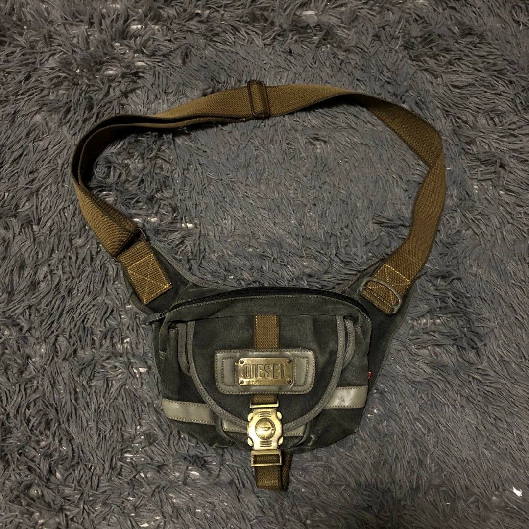 Diesel Sling Bag (Category: Sling Bags) located in Camiling. Submitted by thriftscape2024 (Listing ID 1467500744, Image 1). Description: Excellent Condition Color rate: 9/10 Issue: missing 1 zipper puller.