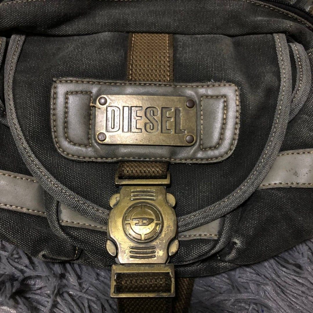 Diesel Sling Bag (Category: Sling Bags) located in Camiling. Submitted by thriftscape2024 (Listing ID 1467500744, Image 2). Description: Excellent Condition Color rate: 9/10 Issue: missing 1 zipper puller.