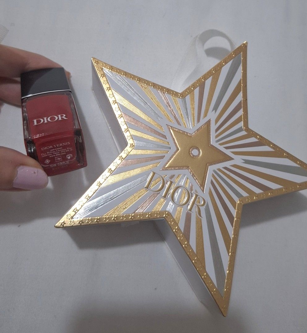 Dior 999 Red nail polish luxury (Category: Hands & Nails) located in Taguig. Submitted by welcome2myprelovedshop (Listing ID 1467439901, Image 2). Description: take this dior 999 red nail polish for only 500p . just tested once. its good as new. giving it with star dior box. so cute. the box can also be decorated..