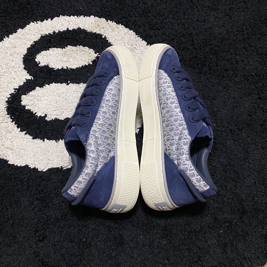 Dior B33 (Category: Sneakers) located in Danao, Cebu. Submitted by sneaks_cebu (Listing ID 1467411197, Image 3). Description: Dior B33 Navy Size 43eur 27.5cm -minor scratch Php 1,950.