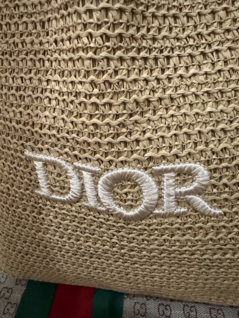 Dior GWP (Category: Tote Bags) located in Cebu City. Submitted by shopnsave2015 (Listing ID 1467420634, Image 2). Description: 1 time lang nagamit.