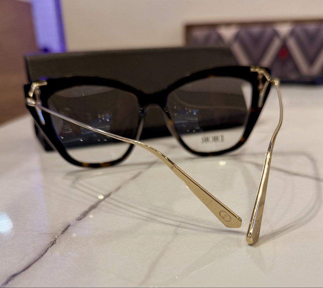 DIOR OPTICAL EYEWEAR (Category: Sunglasses & Eyewear) located in Quezon City. Submitted by acrgoodies (Listing ID 1467475749, Image 2). Description: Unused 💯 original CD Orig price is 30k .