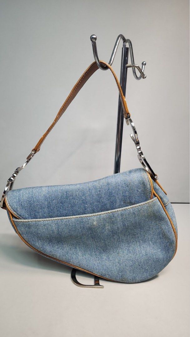 Dior Saddle Flower (Category: Luxury Bags & Wallets) located in Makati City. Submitted by d-uselessthings (Listing ID 1467370588, Image 2). Description: authentic well used.