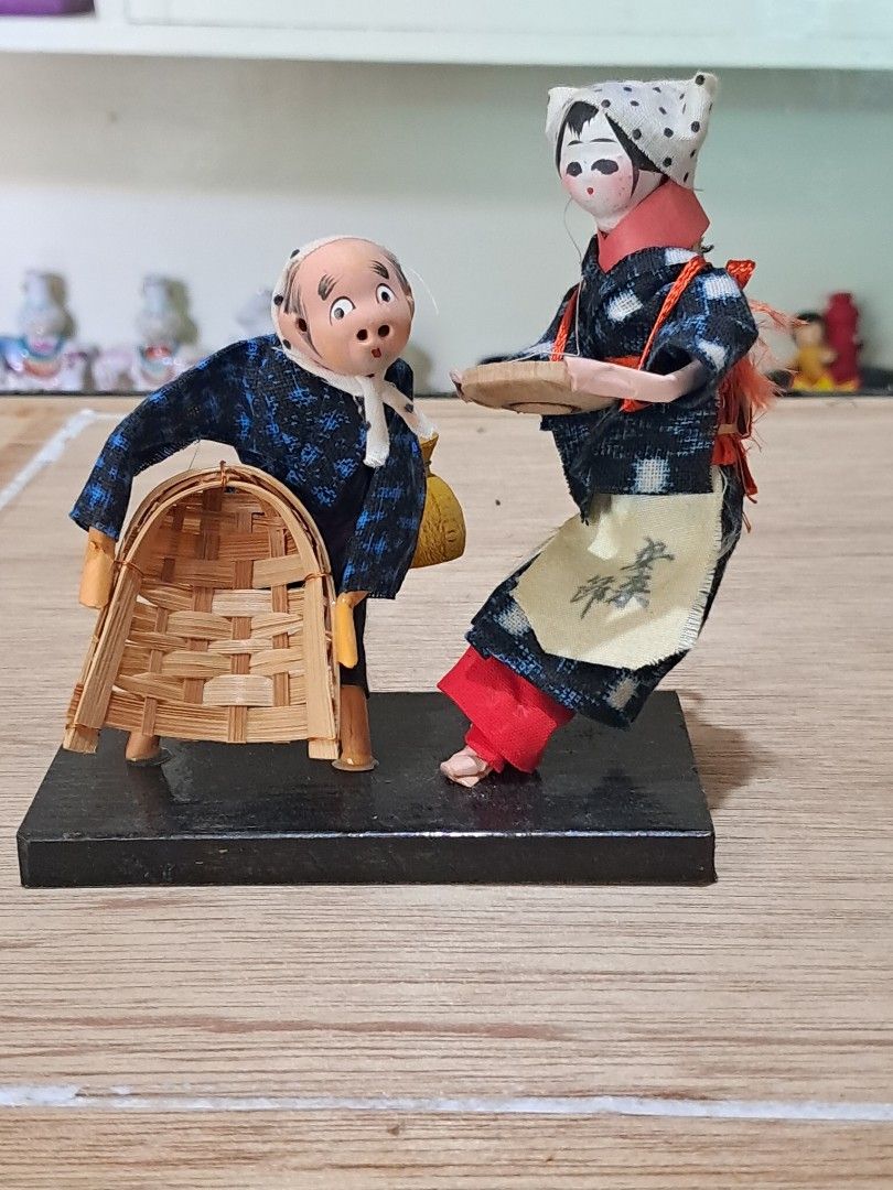Display (Category: Vintage Collectibles) located in Cavite. Submitted by secretjapansurplus (Listing ID 1467413260, Image 3). Description: take all as is 150.
