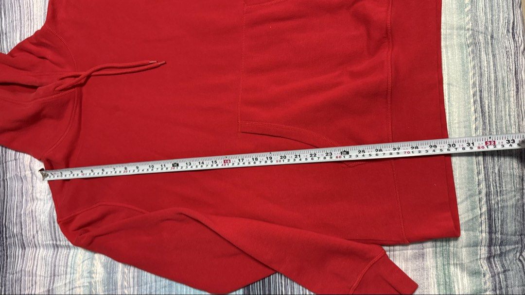 Divided H&M Red Basic Hoodie Size XL (Category: Hoodies) located in Quezon City. Submitted by kobeeeee_12 (Listing ID 1467531692, Image 3). Description: - Brand/Line: Divided H&M Basic - Size: XL (oversized and cozy fit) - Color: Solid bright red with matching drawstrings - Details: Front kangaroo pocket, pullover style - Material: Heavy cotton blend, great for layering in cooler weather.