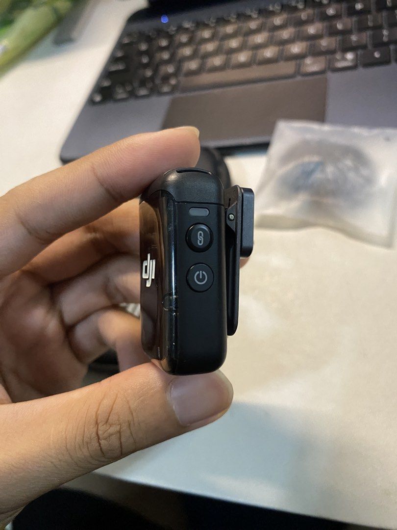 DJI Mic 2 (Category: Microphones) located in Manila. Submitted by somebanothings2.0 (Listing ID 1467475260, Image 3). Description: DJI Mic 2 comes with: - DJI Mic 2 Transmitter - new and unused deadcat - magnet - DJI microphone pouch - seldom used, no issues - rfs: decluttering Loc: Welcome Rotonda, Quezon City Fixed price already. Other offers will be ignored. .