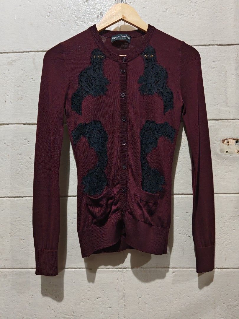 DOLCE & GABBANA (Category: Longsleeves) located in Makati City. Submitted by kuya_uwi_kana (Listing ID 1467474885, Image 1). Description: DOLCE & GABBANA PIT TO PIT - 15.5 LENGTH - 25 SHOULDER - 12.5 SLEEVES - 26.