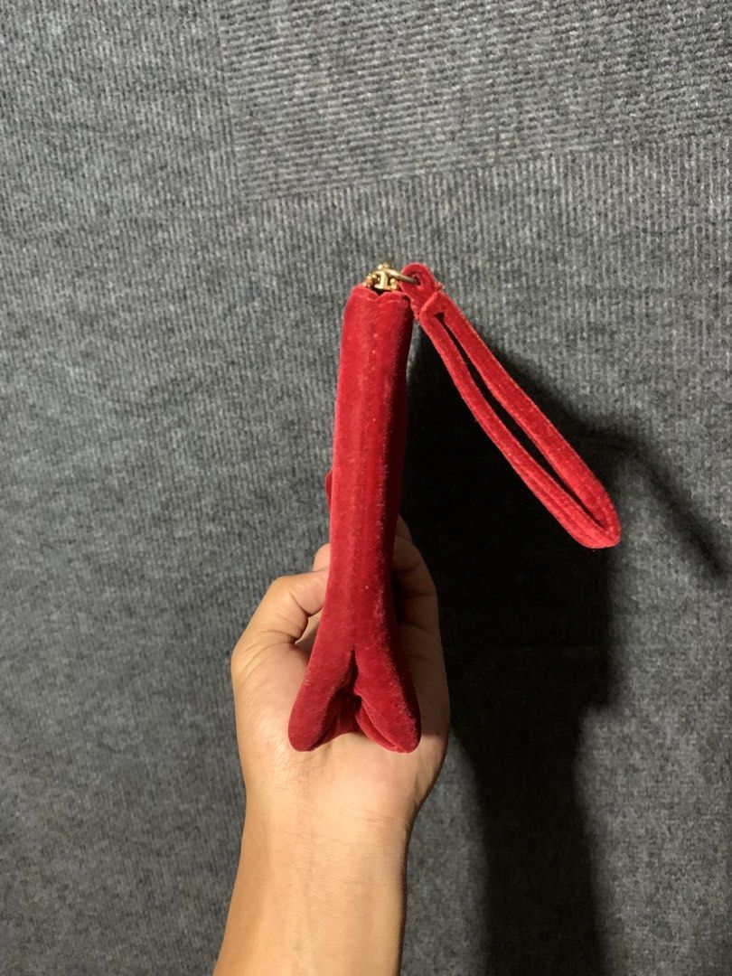 Dolce gabanna pouch (Category: Announcements) located in Manila. Submitted by ibramac11 (Listing ID 1467532572, Image 2). Description: .