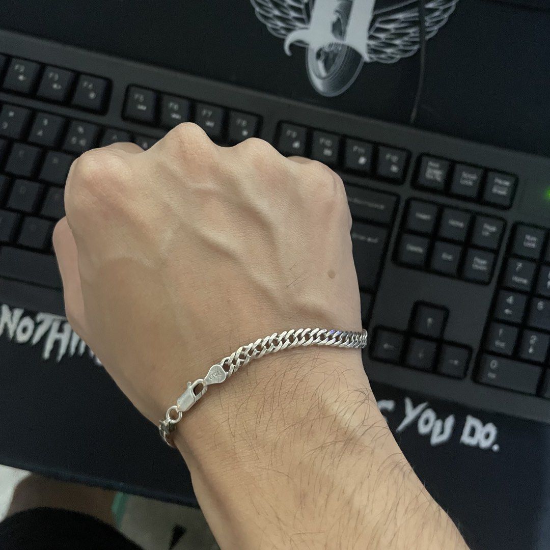 Double Barb 925 Silver Bracelet (Category: Bracelets) located in Marikina City. Submitted by icecoldstrategy. (Listing ID 1467534125, Image 2). Description: for sale double barb 925 silver bracelet • haba - 8 inches • good condition Kindly double check the photos, thanks. Di ko na maalala kung 4 or 5 mm sya haha basta hindi sya sobrang laki at hindi rin sobrang liit. Tamang tama lang laki nya. Php • 1,200 only Location : Parang, Marikina City Lal