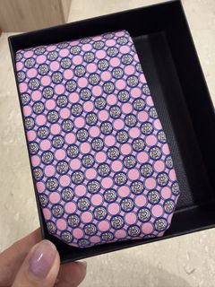 (Category: ) located in . Submitted by shoppingismycardi0 (Listing ID 1467583180, Image 1). Description: .