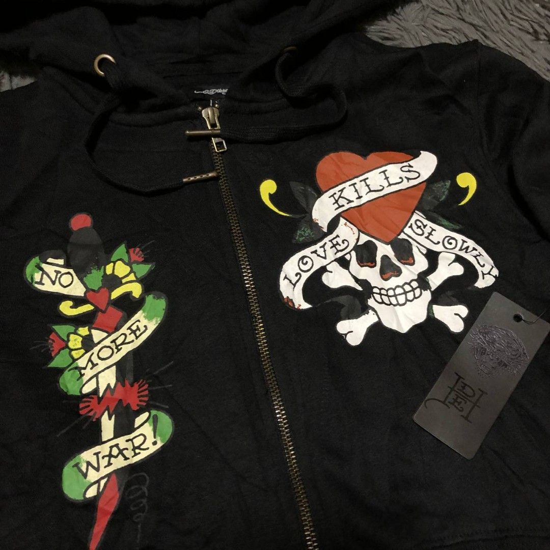 Ed Hardy Hoodie (Category: Activewear) located in Camiling. Submitted by thriftscape2024 (Listing ID 1467557701, Image 2). Description: Excellent Condition Color rate: 9/10 Issue: ❌❌❌ Dimes: W15xL15.
